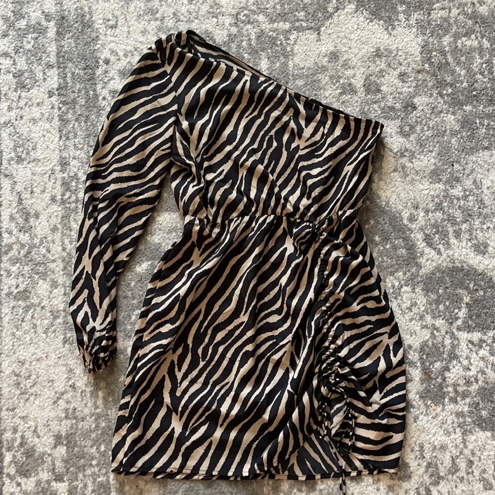 NWT BooHoo Zebra One Shoulder Mini Dress